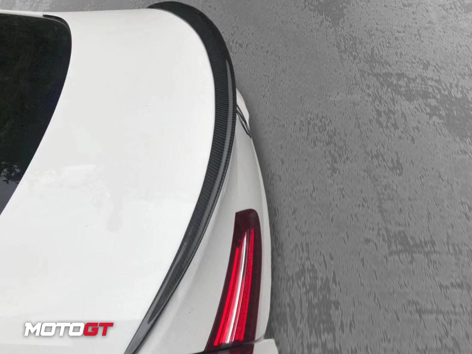 E CLASS REAR SPOILER